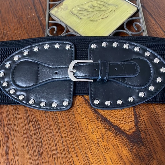 Women’s Elastic Silver Studded Belt - Picture 2 of 3